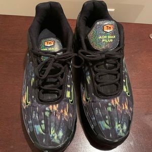 Attention THESE ARE NOT MADE BY NIKE